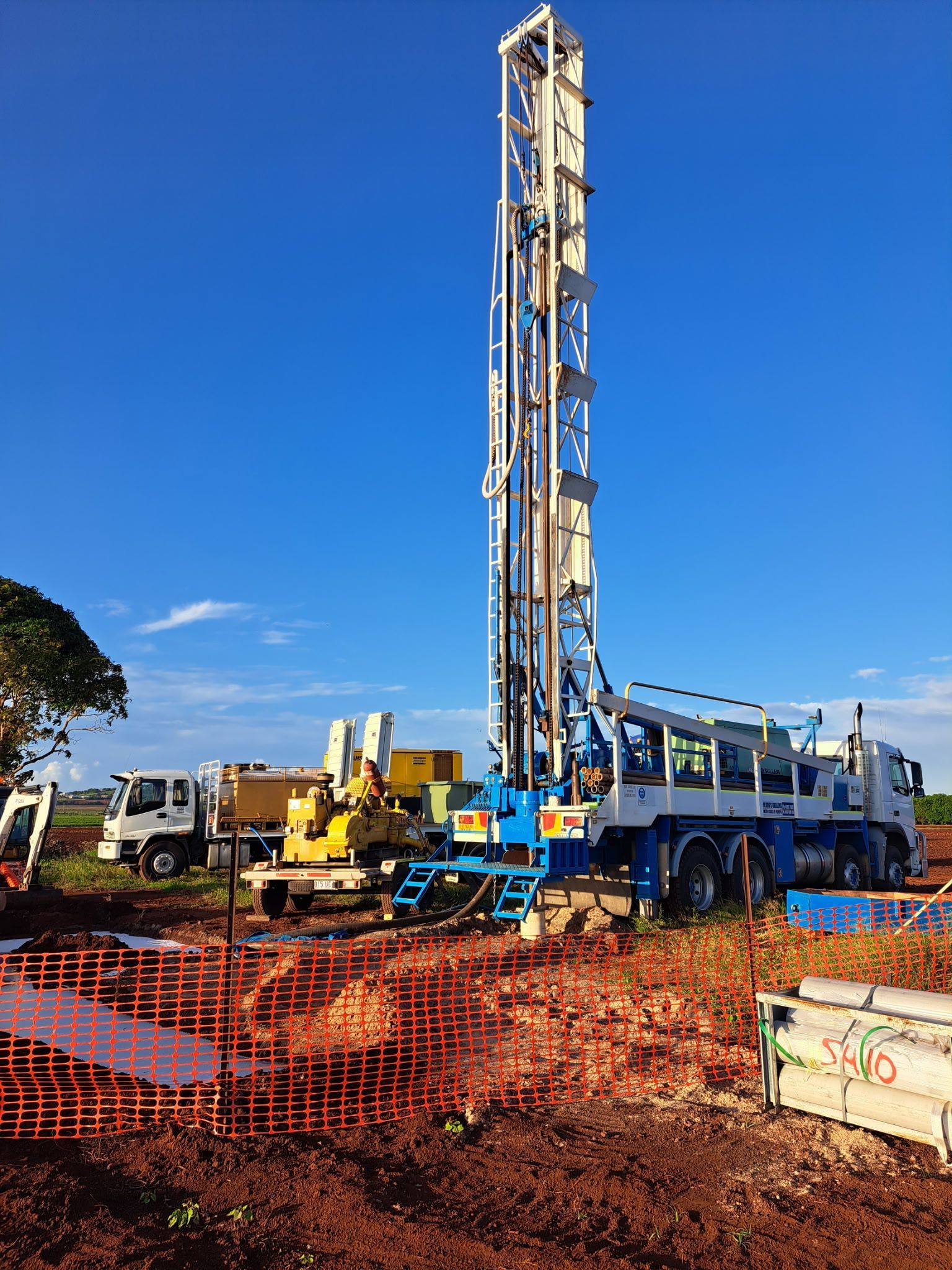 Drilling Rig on Brown Soil Under a Blue Sky — Wilson's Drilling in South Kolan, QLD