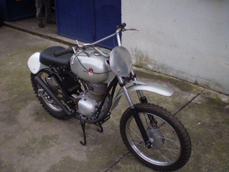 restauro moto d'epoca