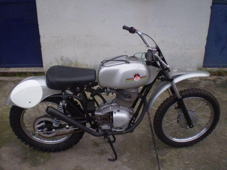 restauro moto d'epoca