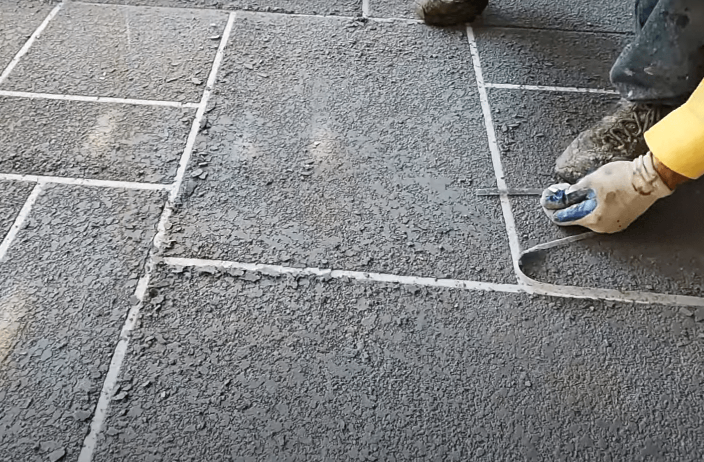 Texturing concrete pour