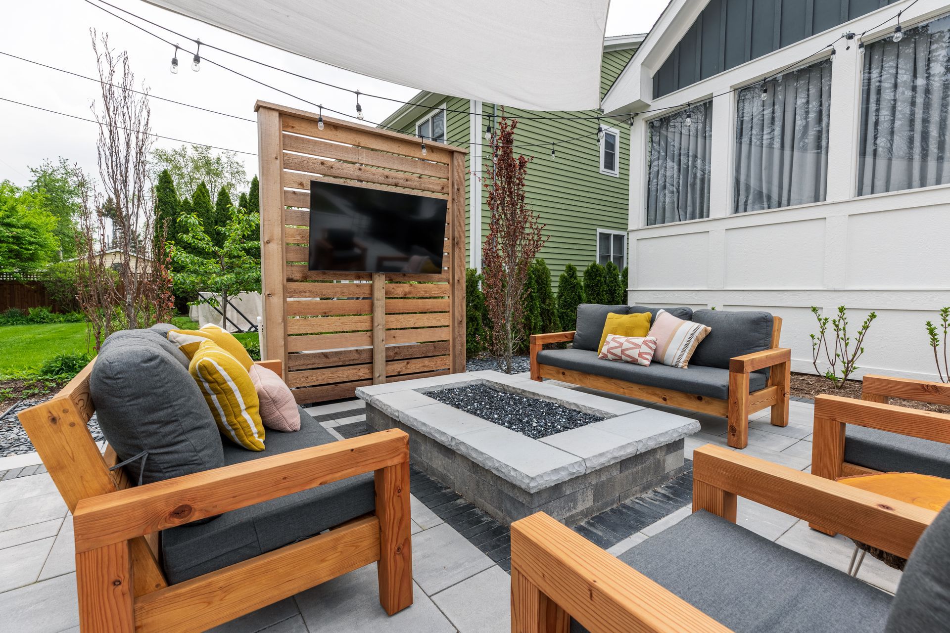There is a fire pit in the middle of the patio.