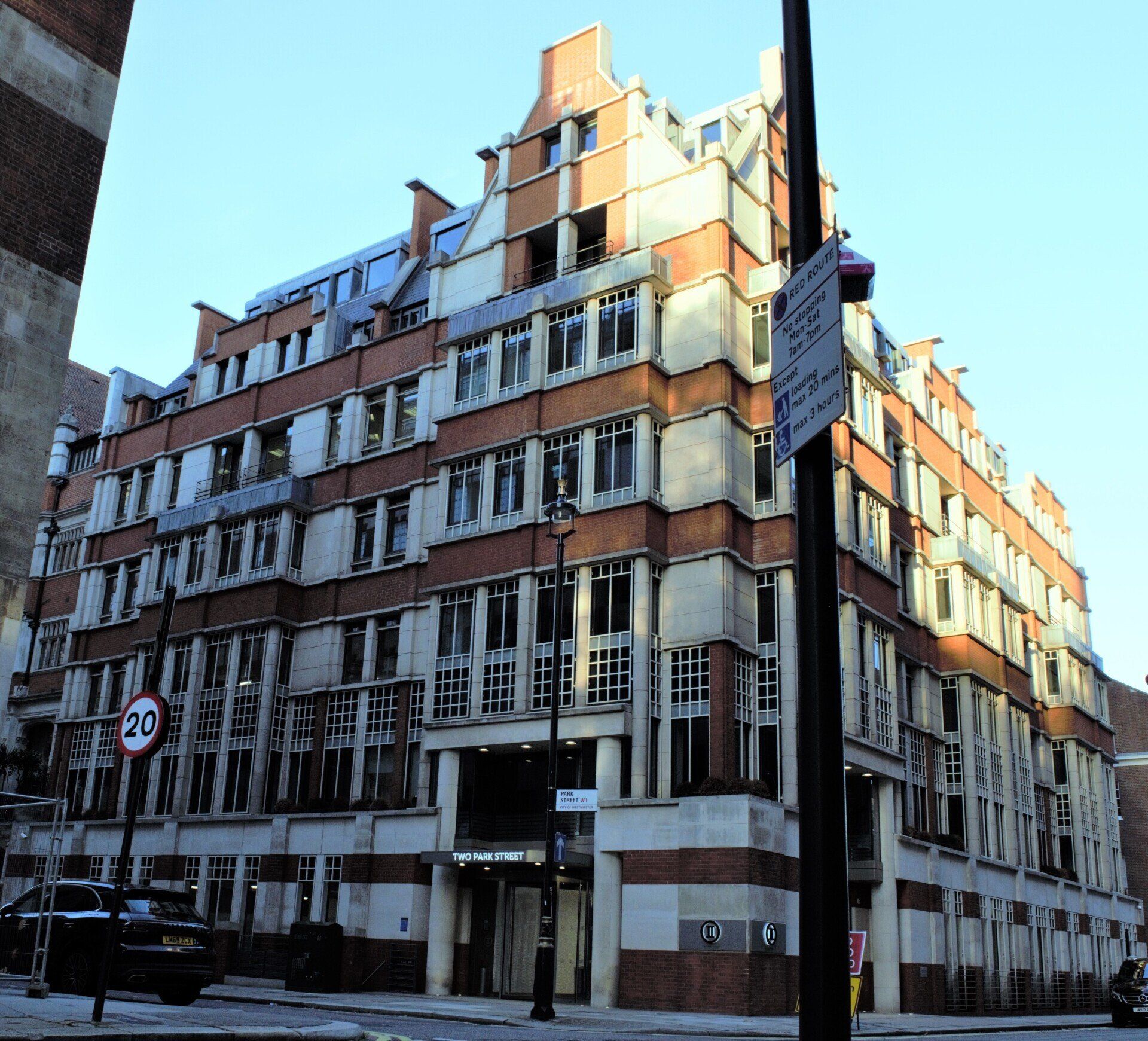 2 Park Street, London. Colman HiFlow (flowbar)+ CE diffuser . Krantz OptiClean (invisible) diffusers