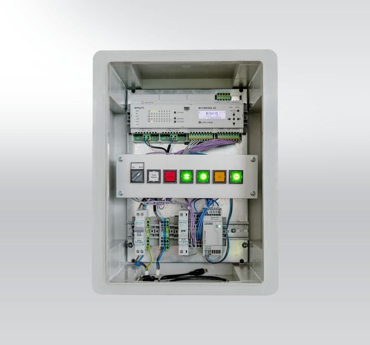 MCS-P electronic control system. Controls up to 64 motorized fire dampers, and is compatible with all standard 24V actuators. Powerline communication through 230 VAC power cable; no need for any additional cable for data. Utilises Master & Slave principle, up to 1200m. By Mandik.