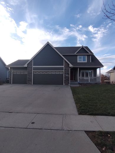 A Large House With a Large Garage and a Porch - Des Monies, IA - Anderson Professional Painting