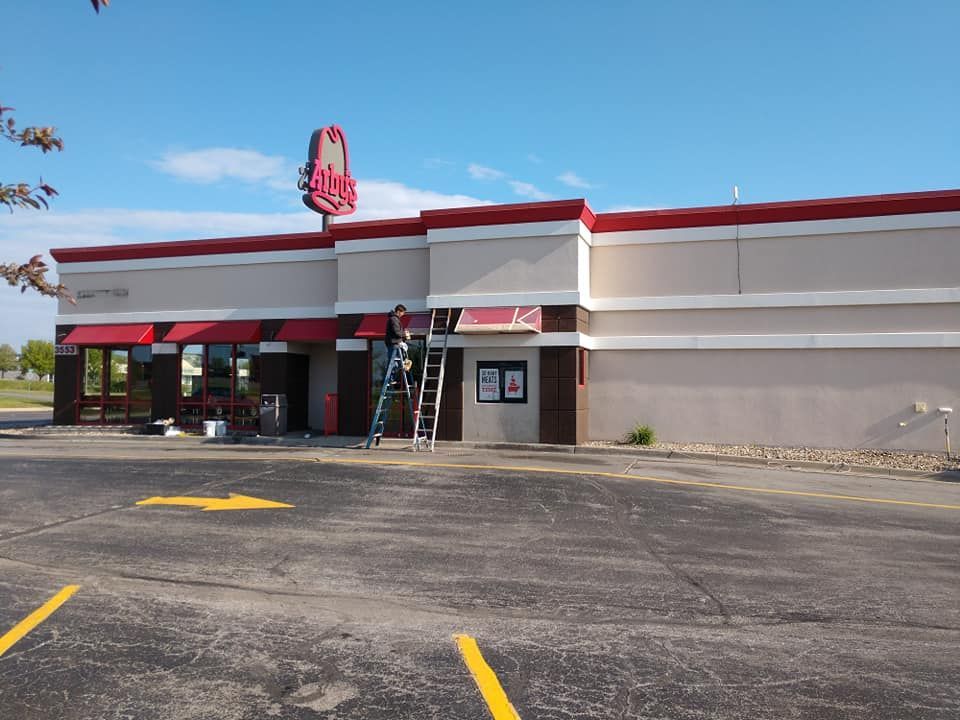 Commercial Building Parking - Des Monies, IA - Anderson Professional Painting