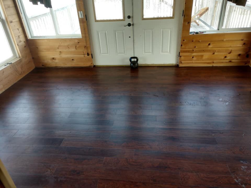 Brown Flooring & Tile Work - Des Monies, IA - Anderson Professional Painting