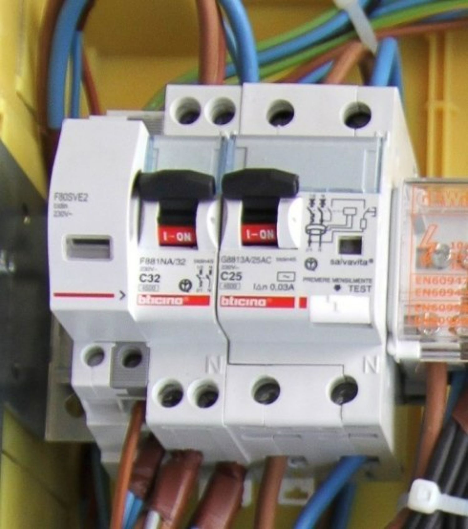 leve di attivazione di impianti elettrici