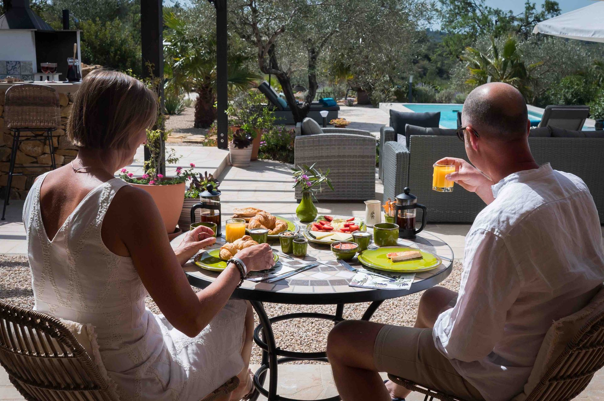 Couple eating continental breakfast poolside at Casa de Olivos near Traiguera