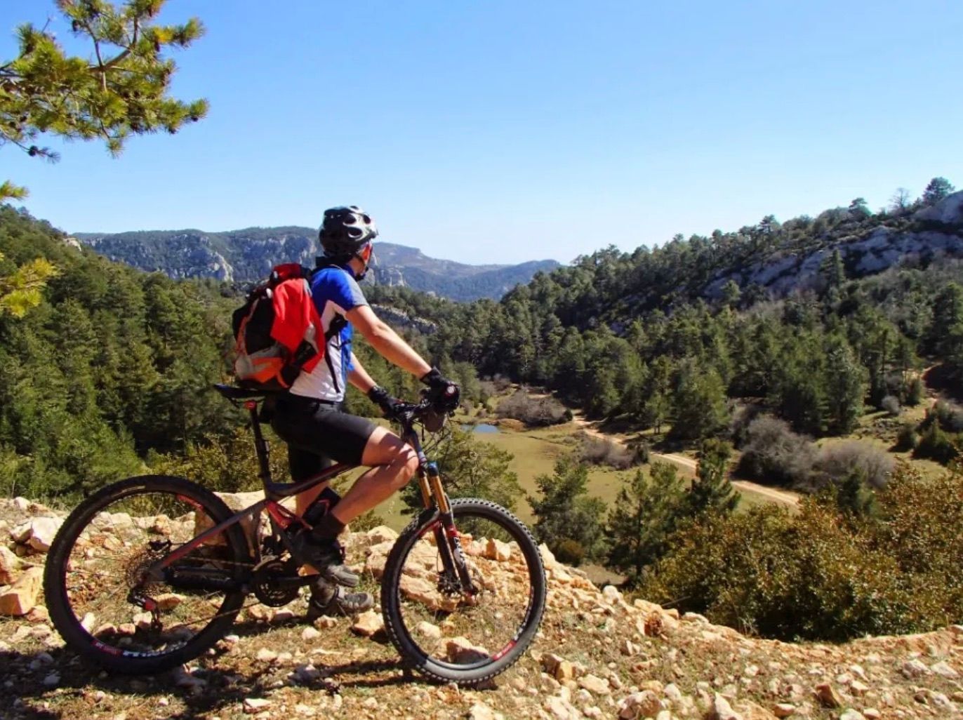 Beautiful cycle route around natural park near Casa de Olivos