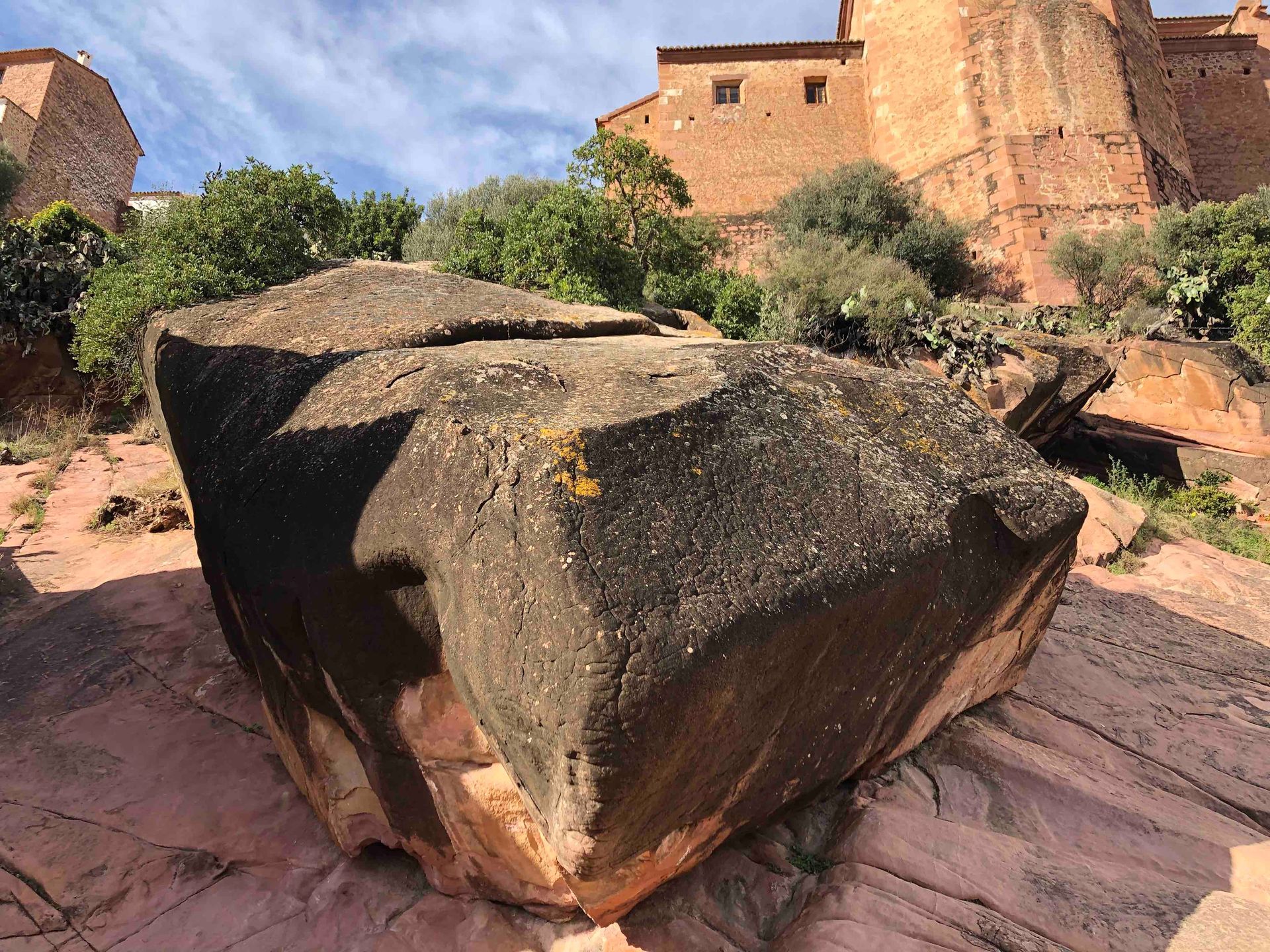Centre plaza in Sant Mateu near Casa de Olivos