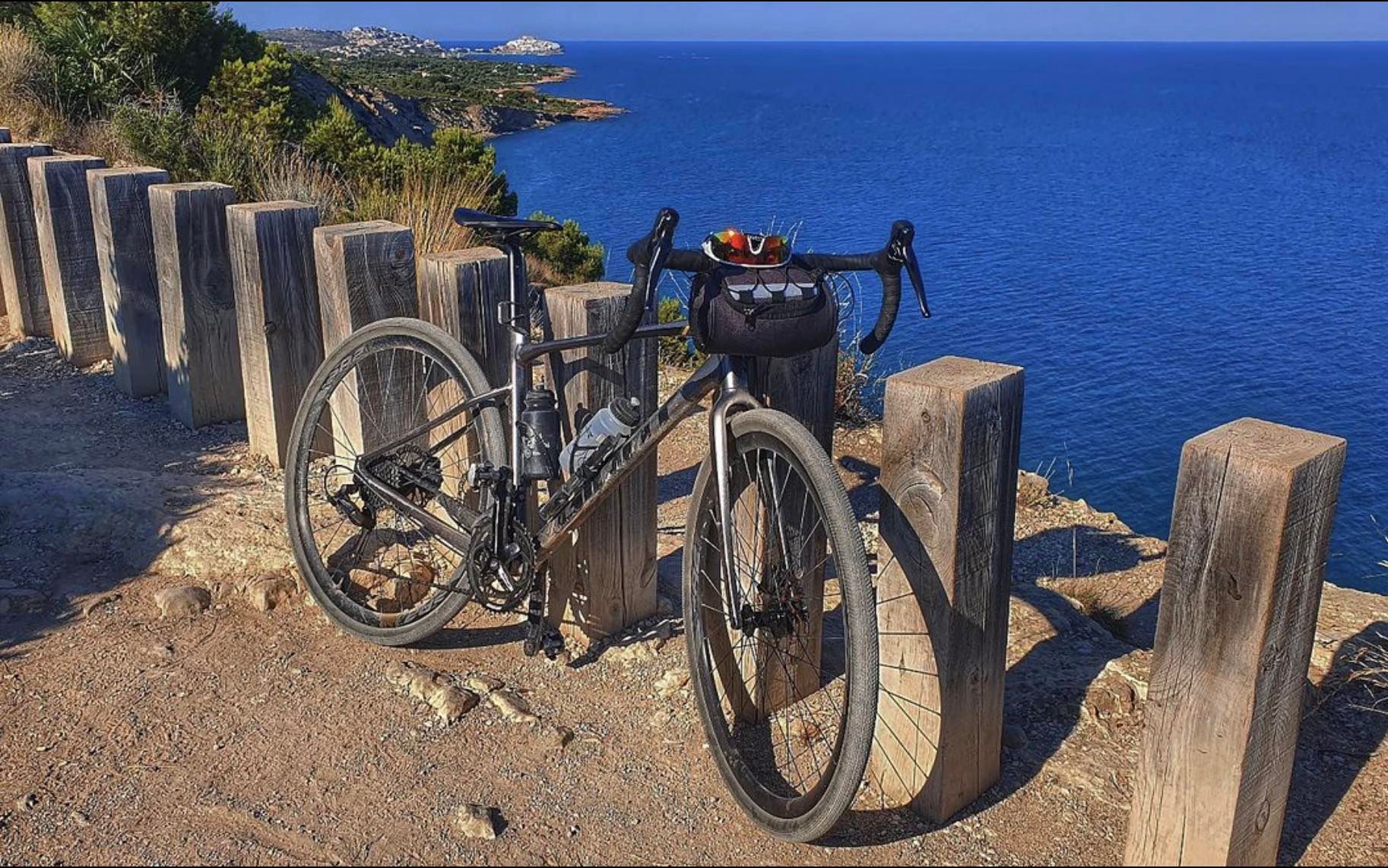 Coastal cycle route around natural park Serra d'Irta near Casa de Olivos