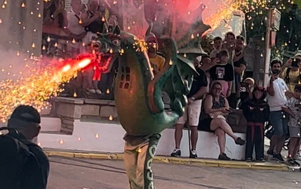 Cervera del Maestre dracs and dragons fira near Casa de Olivos