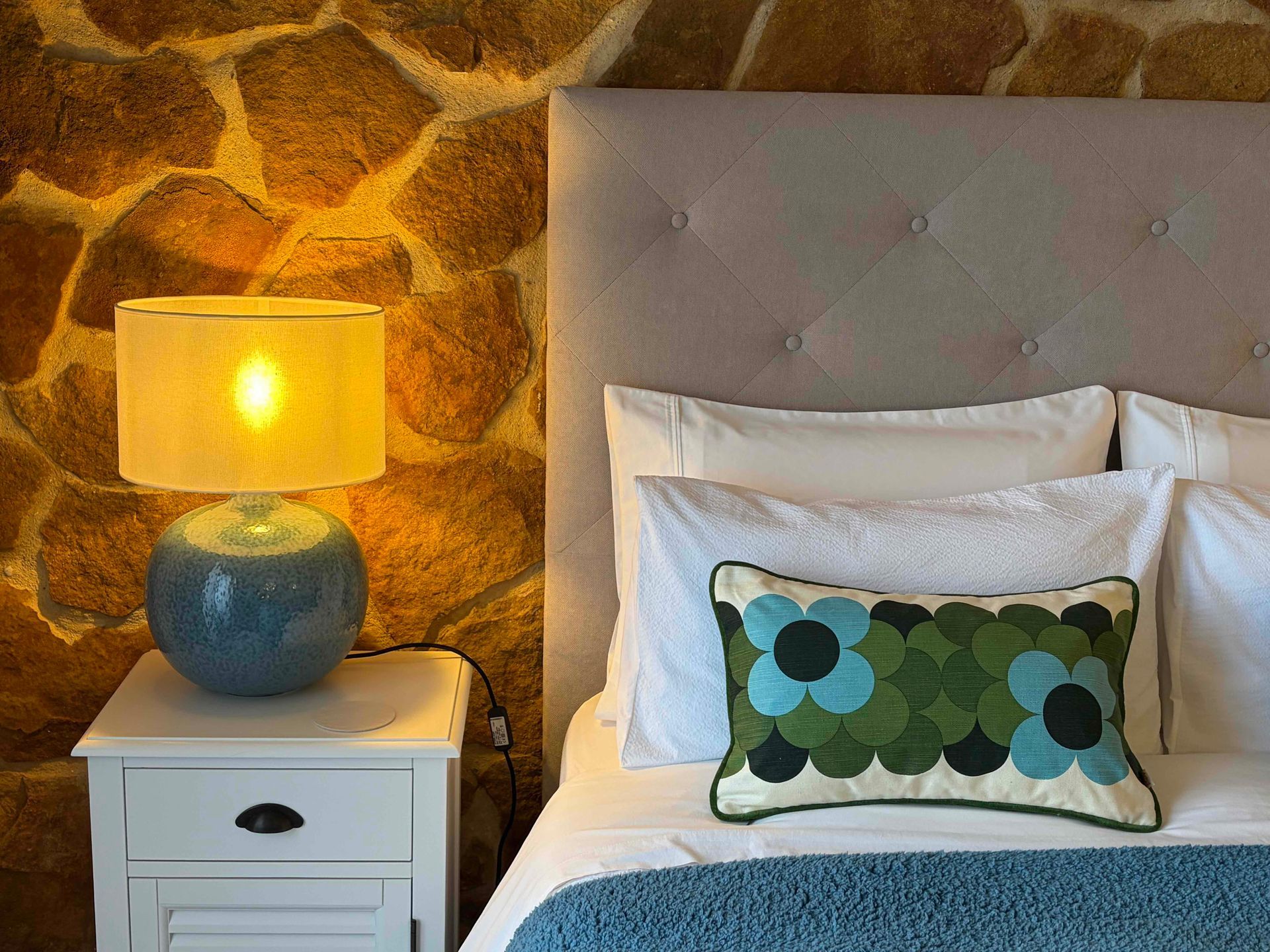 Casa de Olivos chic and retro la Farga bedroom decor