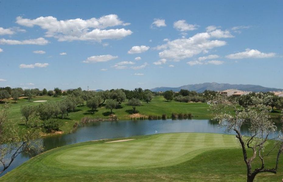 Golf course lake at Panoramica golf in Sant Jordi near Casa de Olivos 