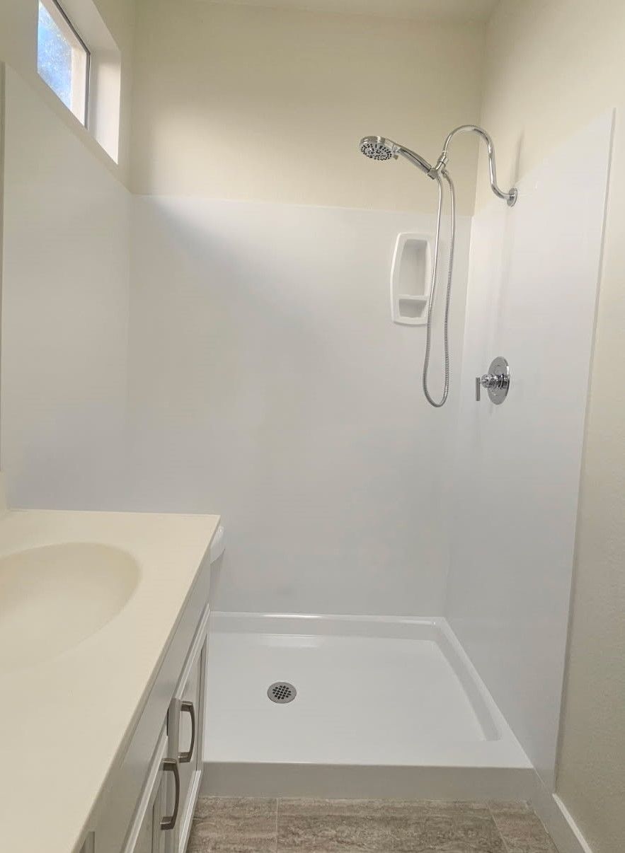 Image of bathtub reglazing or refinishing services here in Palm Springs, California. You can see the tub has been restored. 
