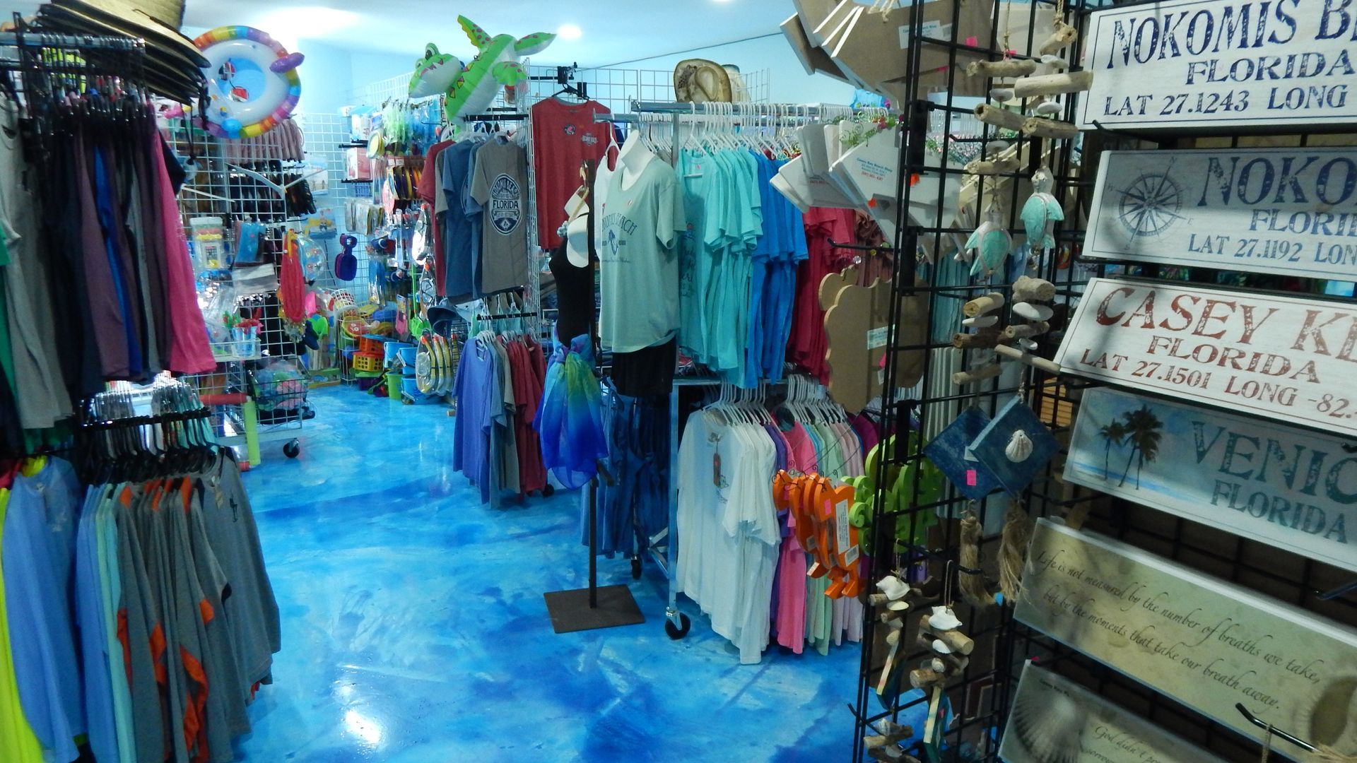 beach-bags-sun-chairs-umbrellas-boogie-boards