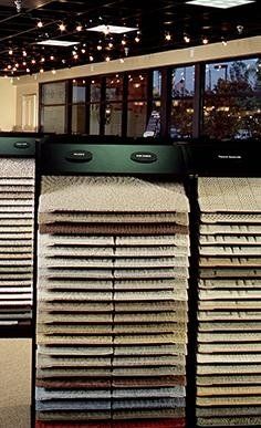 espositori con rivestimenti in pietra