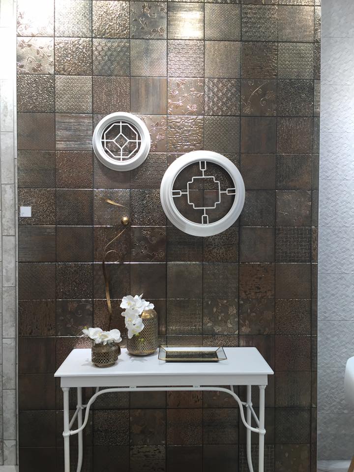 muro con mattonelle in pietra