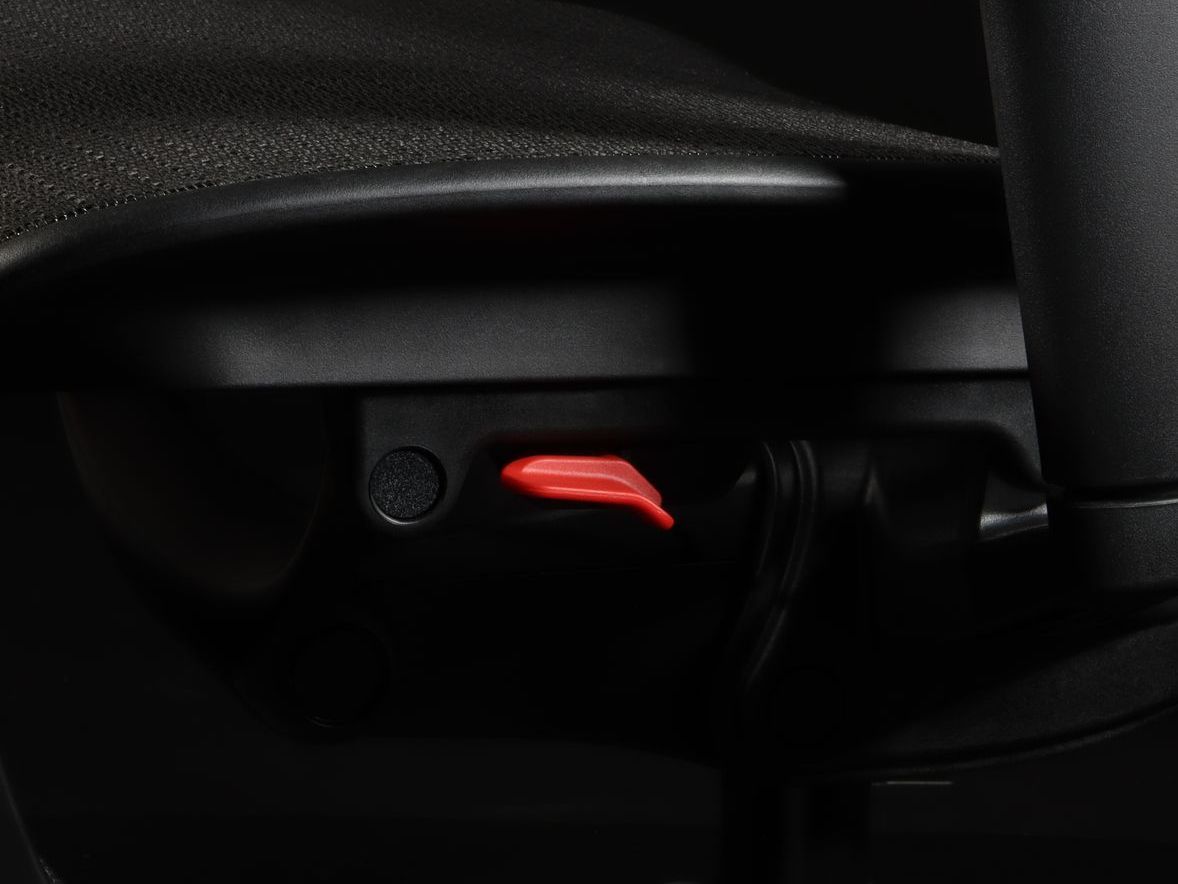 Profile view of the Ergohuman Ultra gaming chair forward seat tilt lever in red
