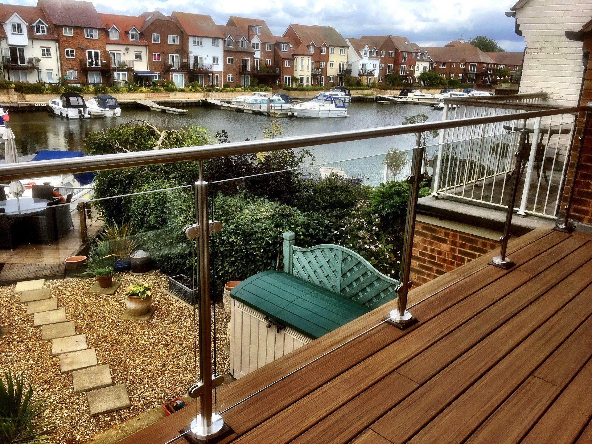 Glass handrail, Abingdon on Thames
