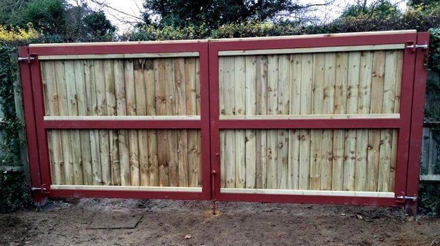 Timber and steel gates for an Oxford private school