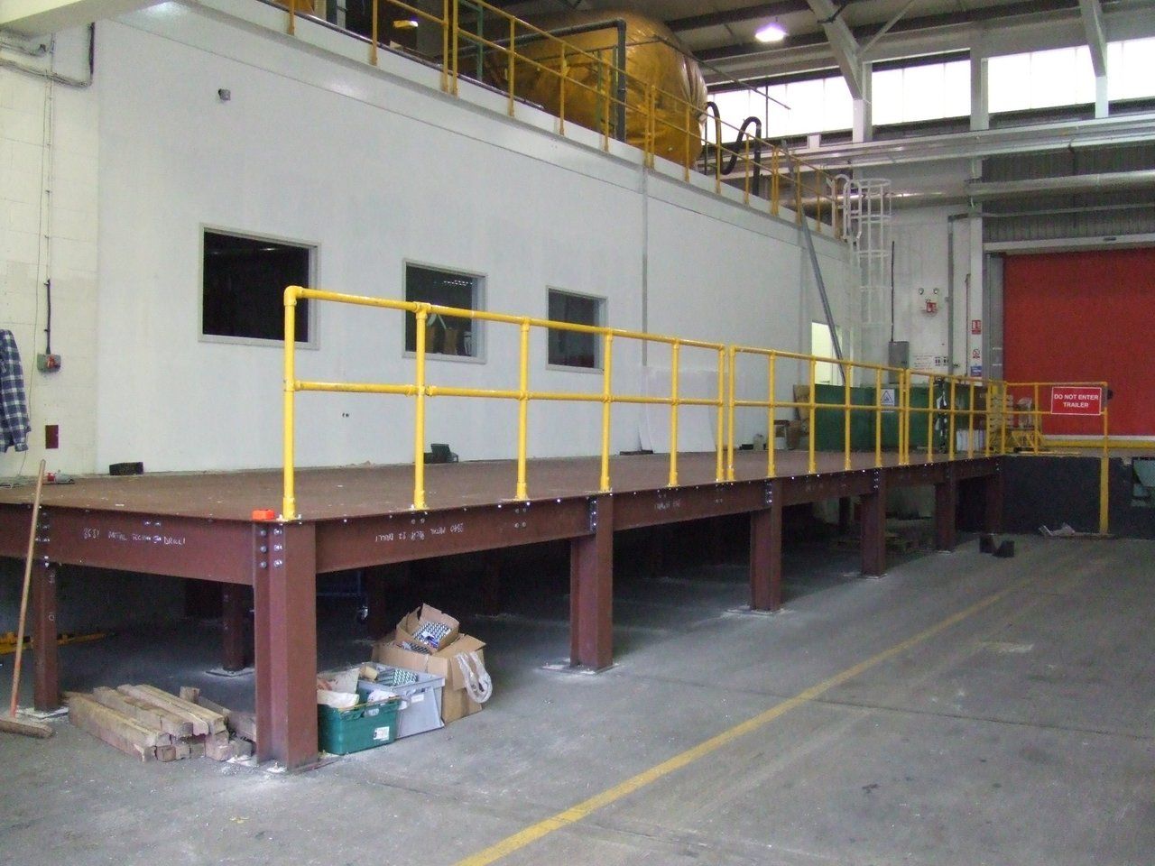 Access flooring  and rails