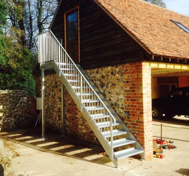 Access to garden studio