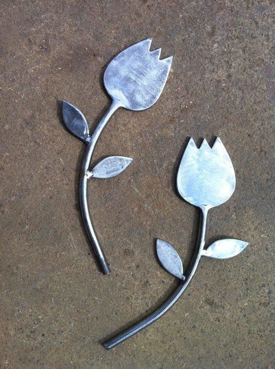 Tulip centrepiece for a gate