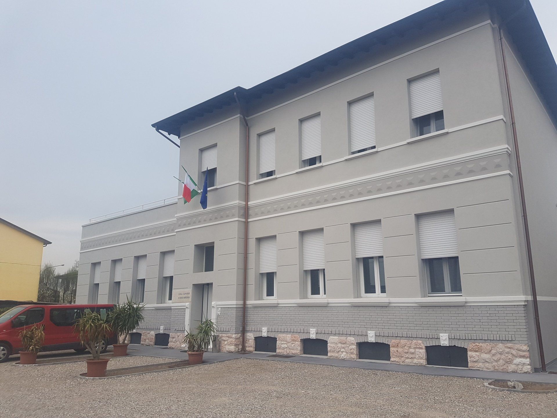 isolamento a cappotto e tinteggiatura edificio