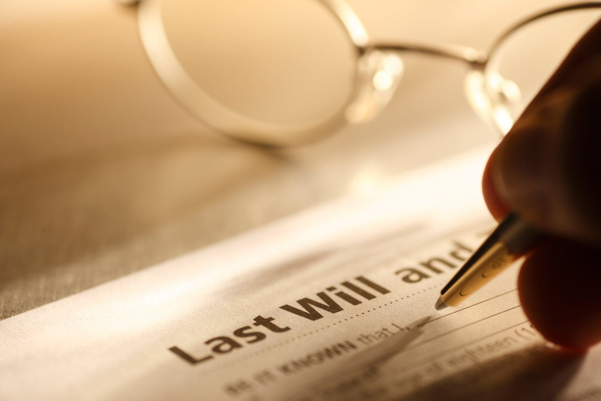Man signing last will and testament | Eastern Melbourne, VIC | Williams & Lay Lawyers