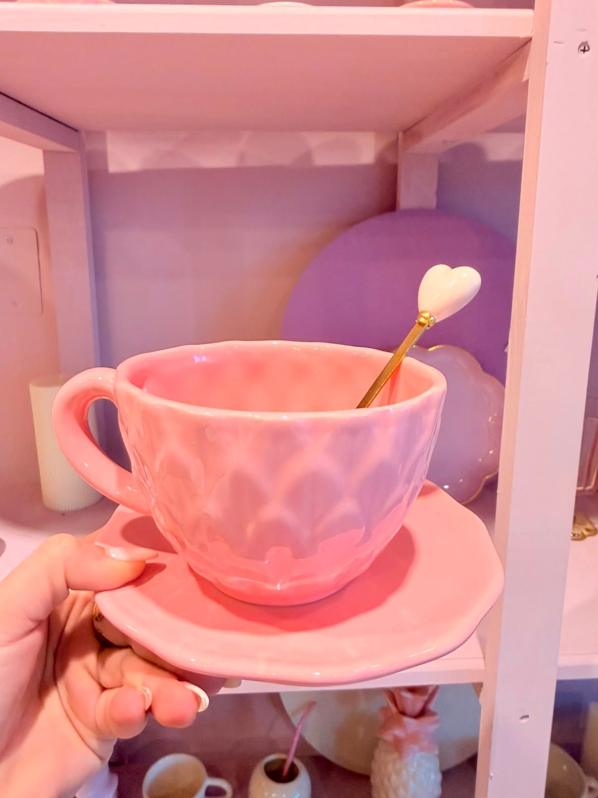 taza escamas rosa