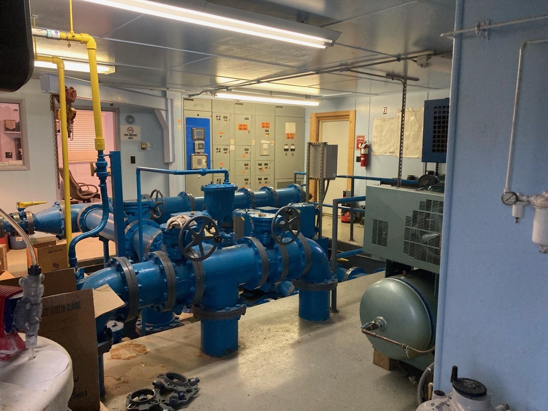 A room with a lot of blue pipes in it