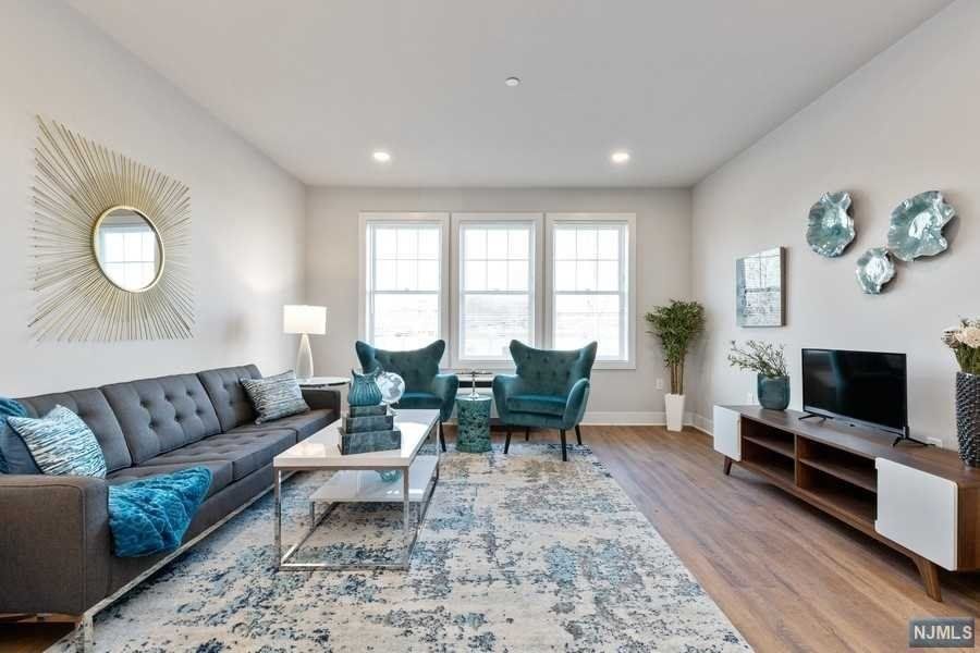 Living Area | The Grande Saddle Brook, click for more information