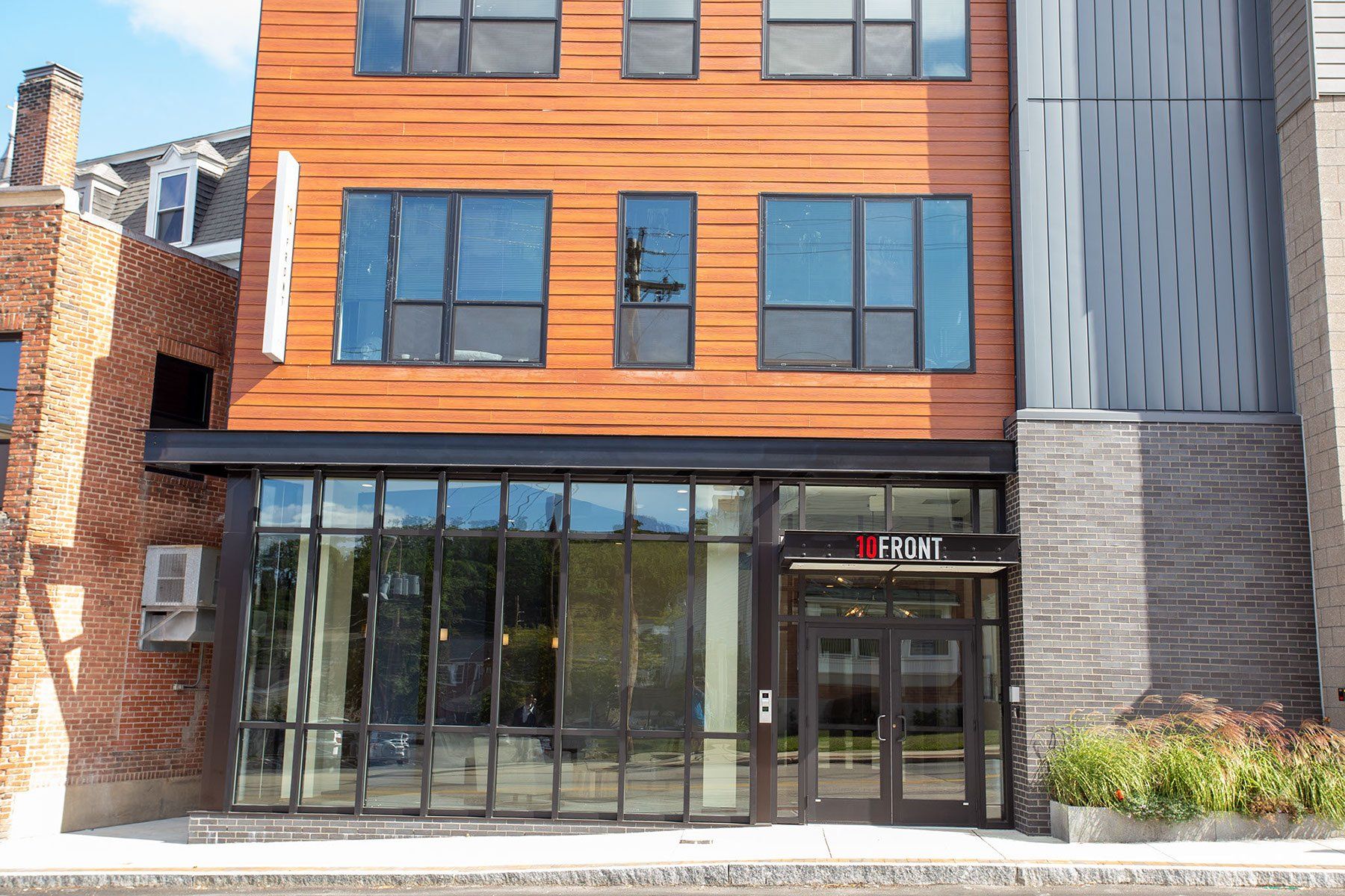 10 Front - Exterior 02