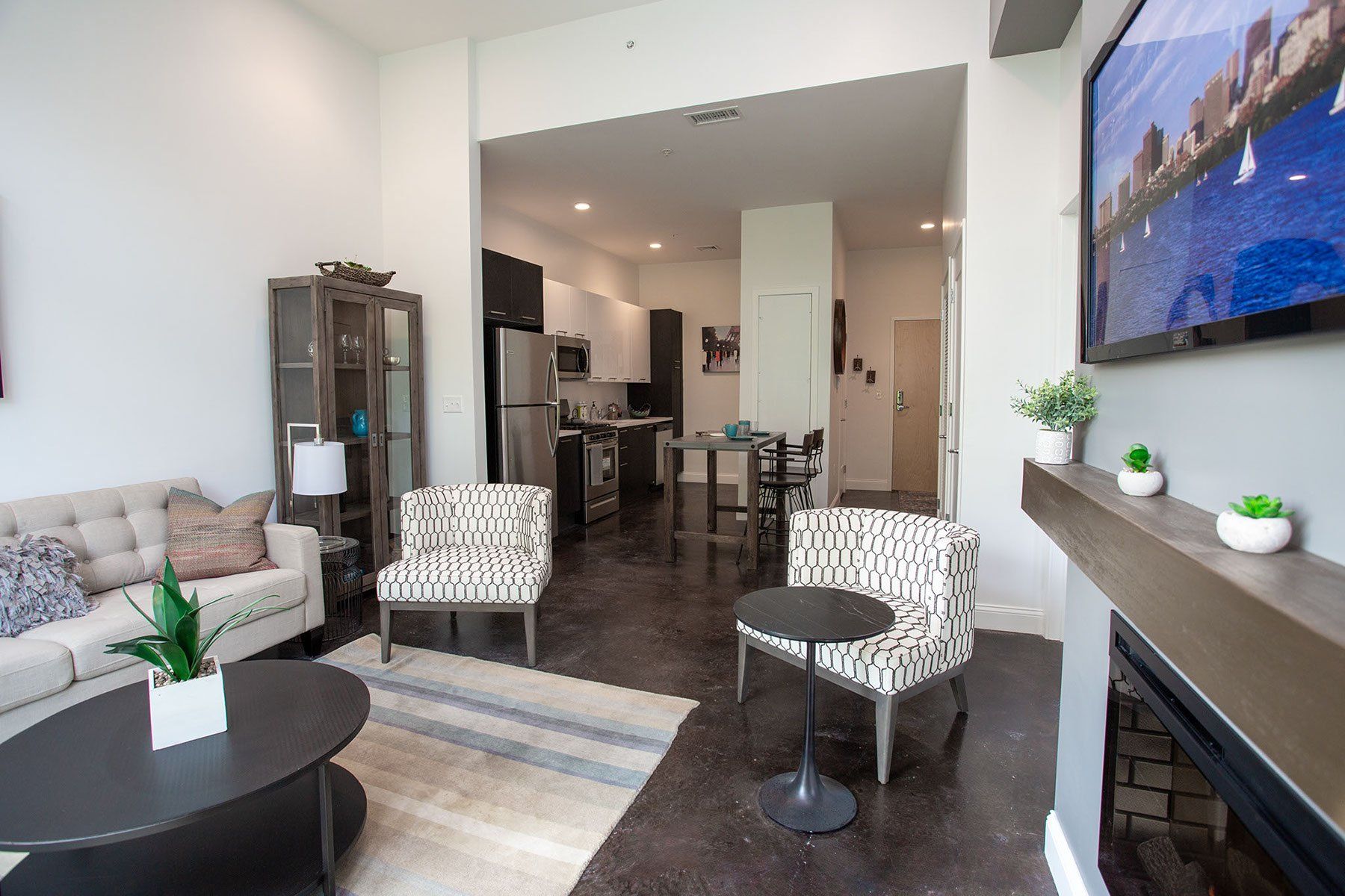 10 Front - Living Room 03