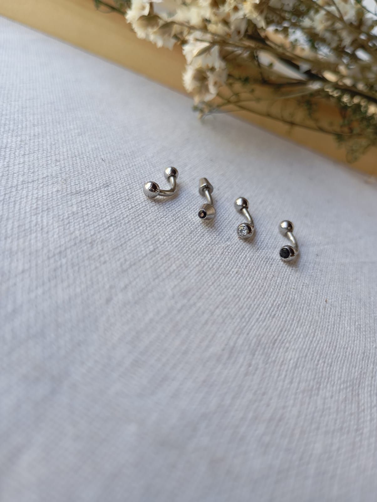 Piercing para cejas con strass