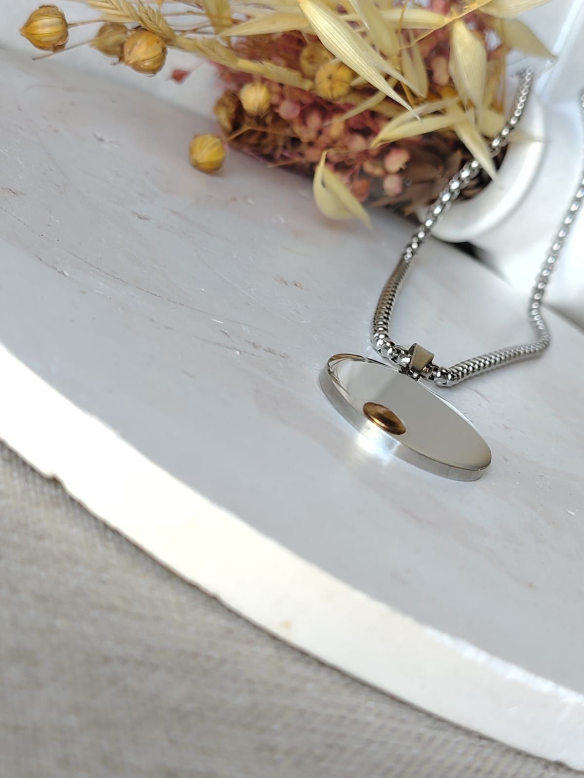 Collar con dije circular