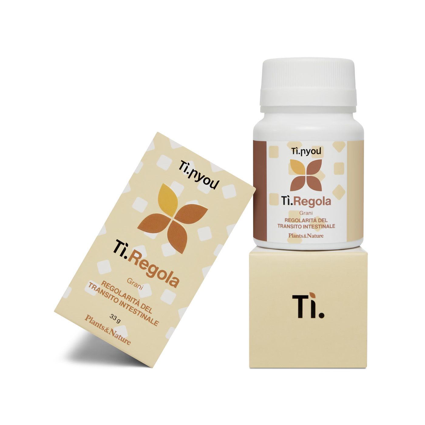 Sopra una scatola c'è una bottiglia di ti regola