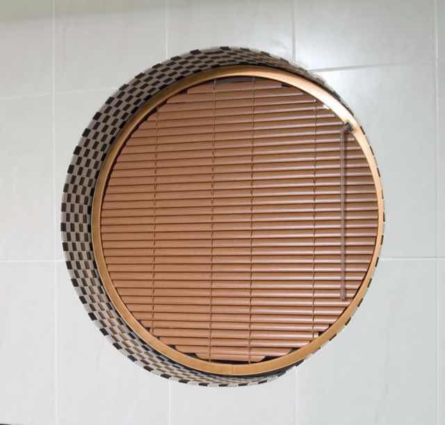 Arched venetian blind