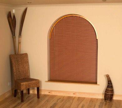 Arched venetian blind