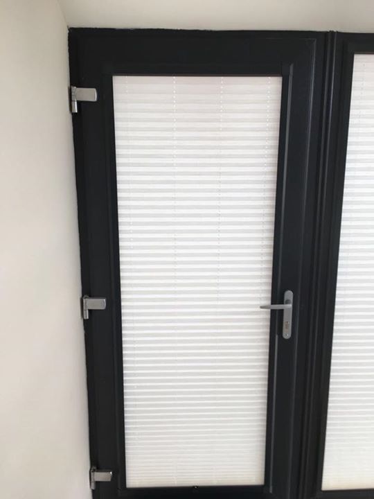 Perfect fit pleated blind