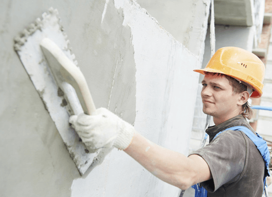 facade builder plasterer at work