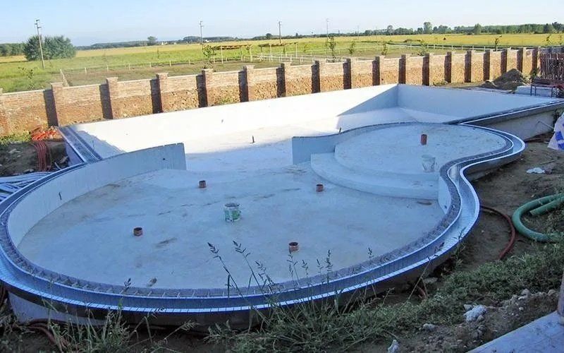 installazione di una piscina