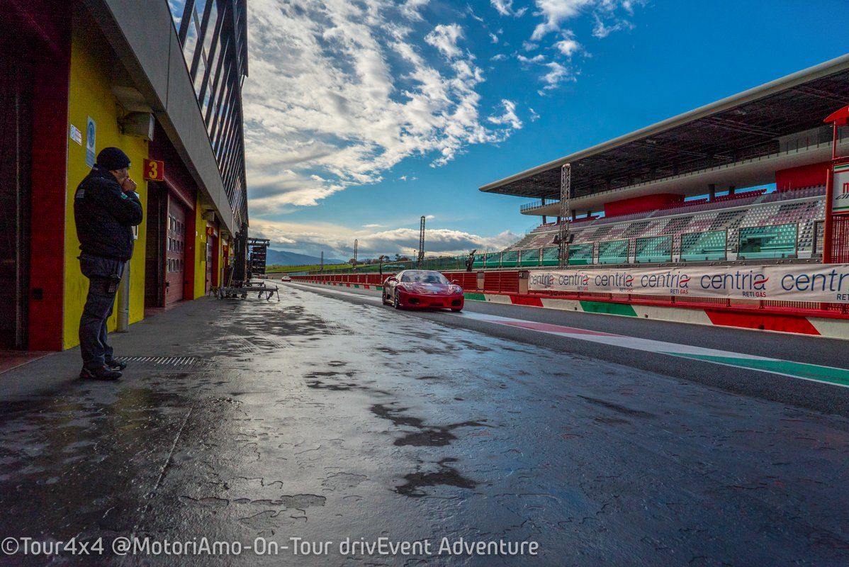 Eventi sportivi per aziende al Mugello con le Ferrari