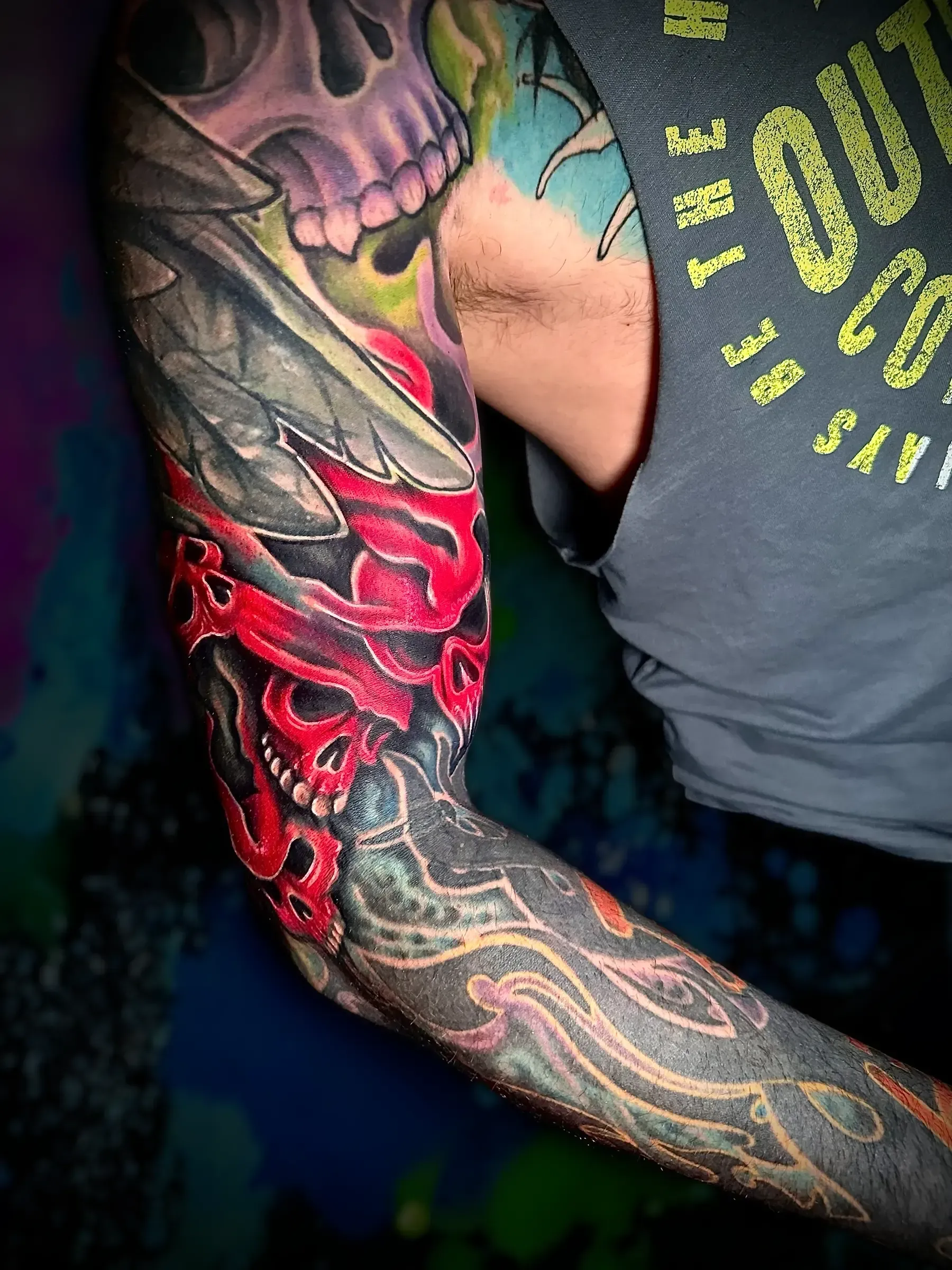 Un primer plano del brazo de una persona con un tatuaje.