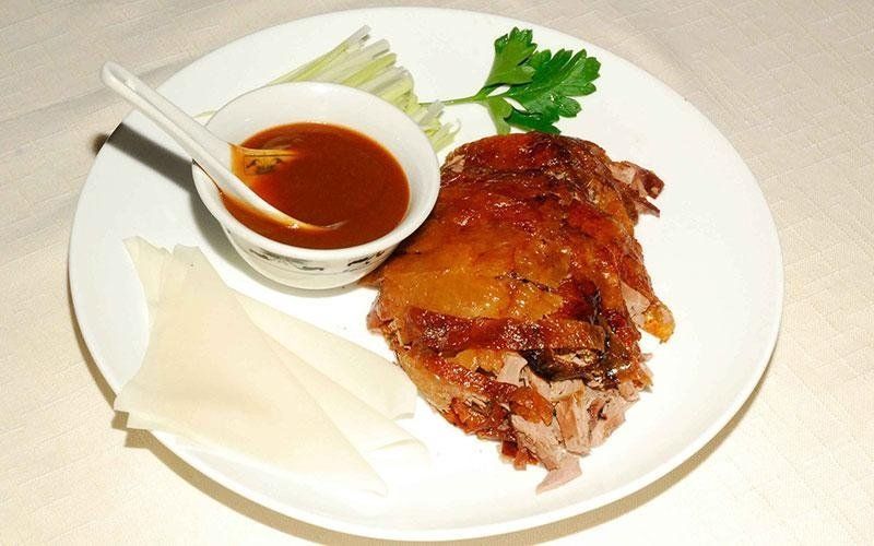 anatra alla pechinese nel ristorante con specialità cinesi Kota Radja