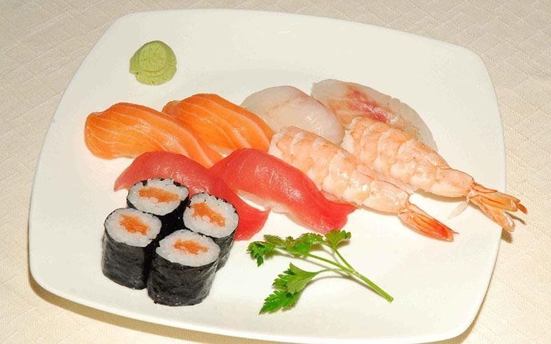 sushi e sashimi misto