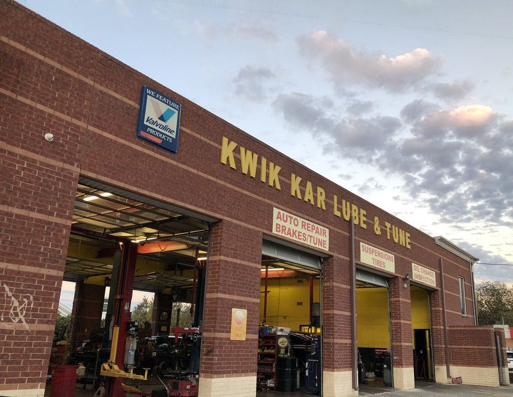 Front-View of Auto Shop | Kwik Kar of Farmers Branch