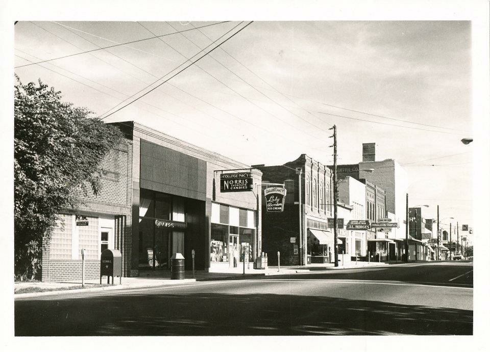 a black and white photo of a city street with a sign that says ' smith ' on it