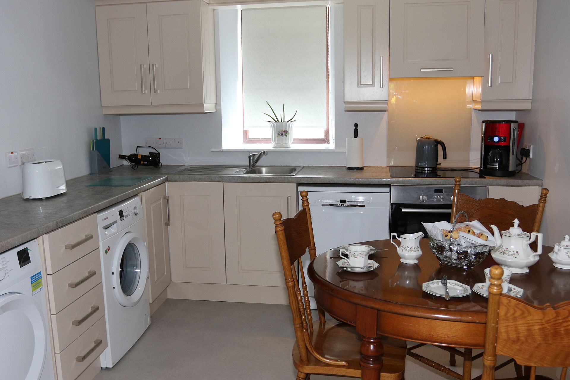 Coaches Corner Kitchen/Dining area